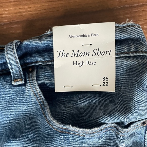 NWT Abercrombie Distressed DenimThe Mom Short High Rise Waist 36 / Size 22 - Picture 4 of 6